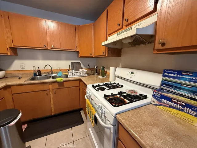 7419 Tampa, Reseda, California 91335