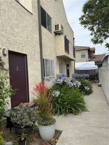 7419 Tampa, Reseda, California 91335