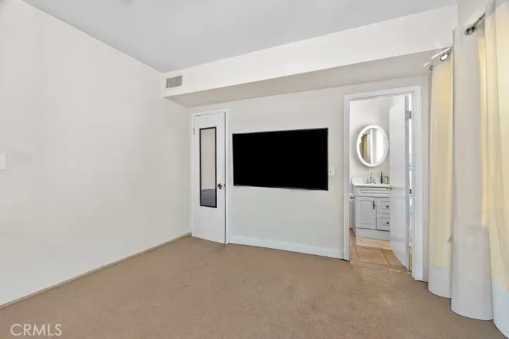 1686 S Rimpau Boulevard Primary Room, Los Angeles, California 90019