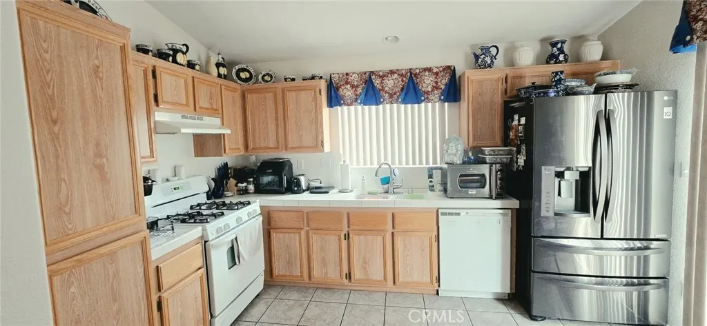 14758 Sandstone, Adelanto, California 92301 — photo 4