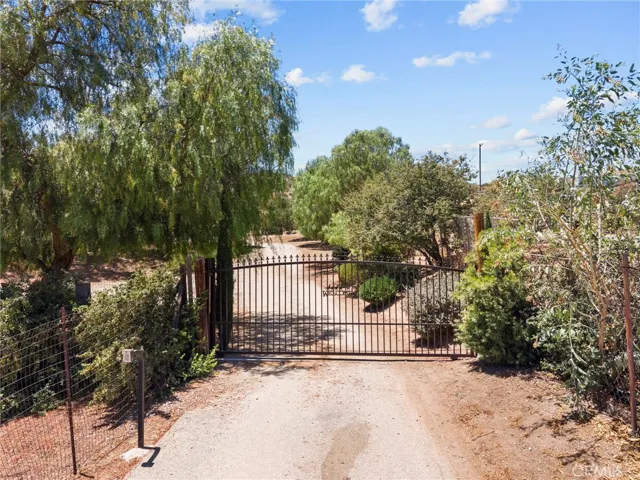 Private electric gate
