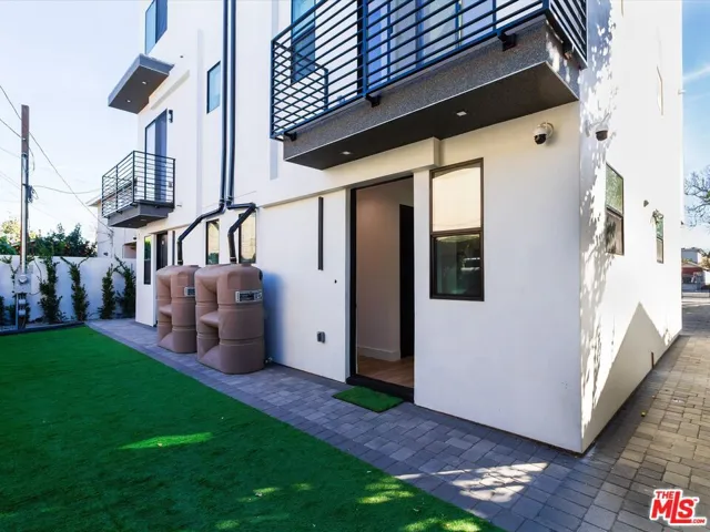 2817 1/2 S Redondo Boulevard, Los Angeles, California 90016