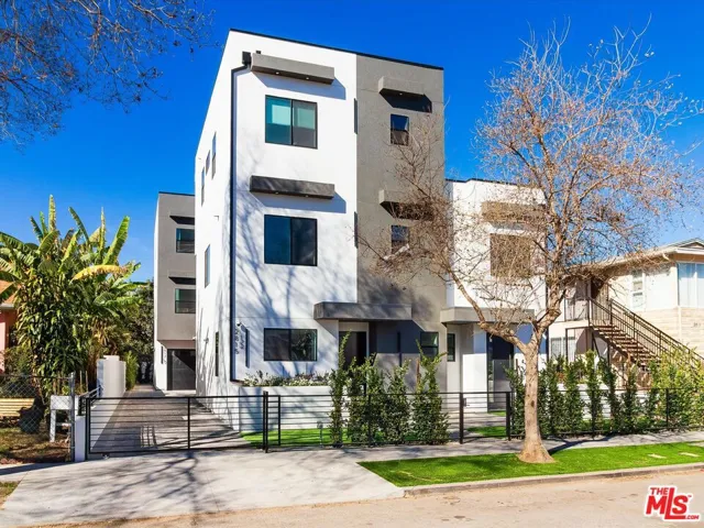 2817 1/2 S Redondo Boulevard, Los Angeles, California 90016