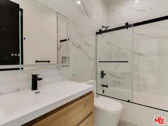 2817 1/2 S Redondo Boulevard, Los Angeles, California 90016