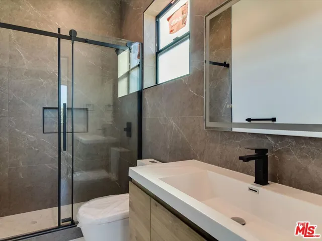 2817 1/2 S Redondo Boulevard, Los Angeles, California 90016