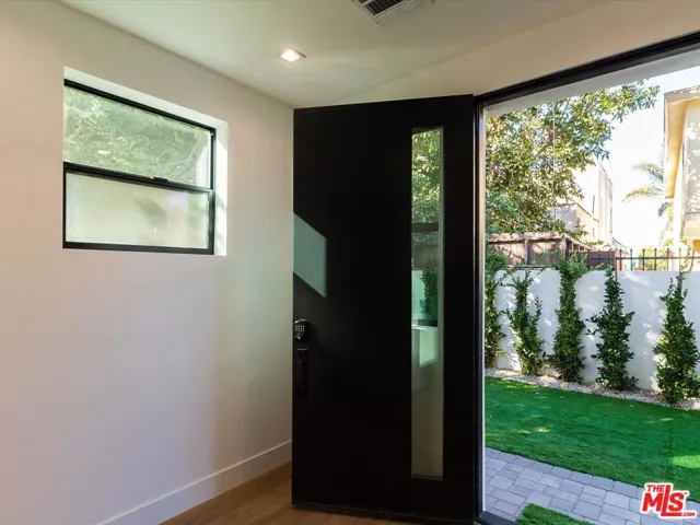 2817 1/2 S Redondo Boulevard, Los Angeles, California 90016