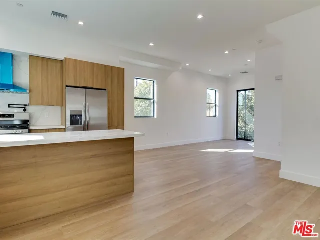 2817 1/2 S Redondo Boulevard, Los Angeles, California 90016
