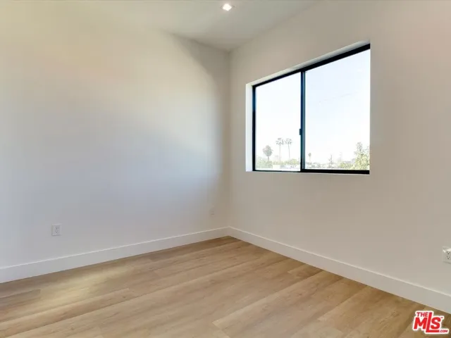 2817 1/2 S Redondo Boulevard, Los Angeles, California 90016
