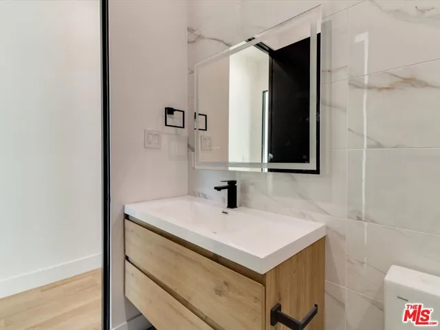 2817 1/2 S Redondo Boulevard, Los Angeles, California 90016