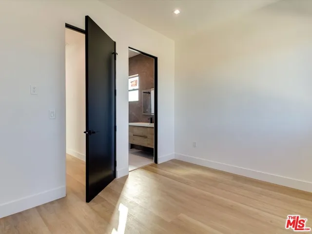 2817 1/2 S Redondo Boulevard, Los Angeles, California 90016