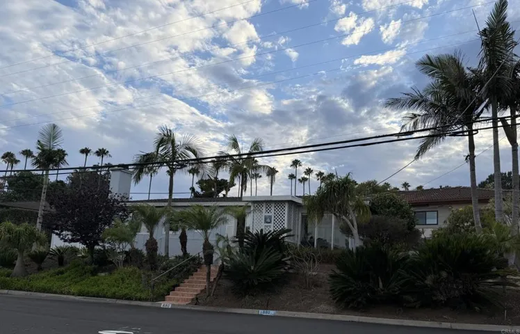 880 Tarento Drive, Point Loma, California 92106