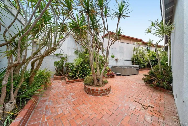 880 Tarento Drive, Point Loma, California 92106