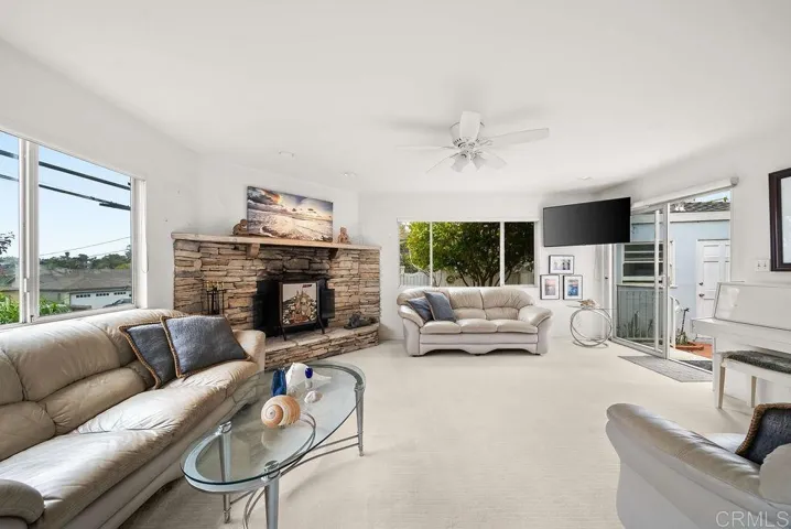880 Tarento Drive, Point Loma, California 92106