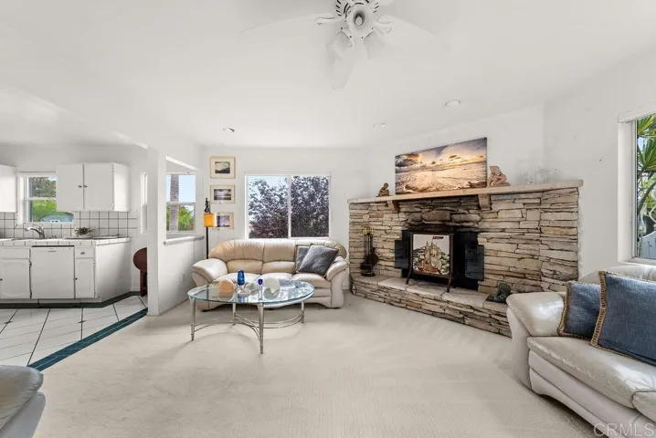 880 Tarento Drive, Point Loma, California 92106