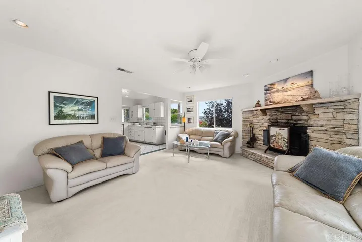 880 Tarento Drive, Point Loma, California 92106