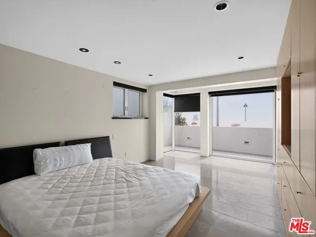 4015 Ocean Drive, Oxnard, California 93035