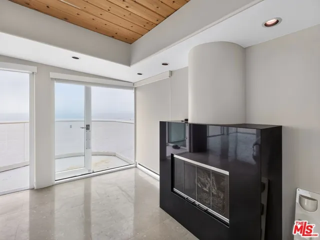 4015 Ocean Drive, Oxnard, California 93035