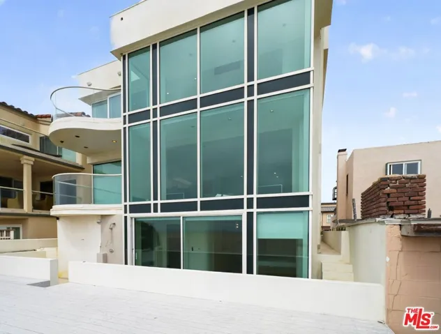 4015 Ocean Drive, Oxnard, California 93035