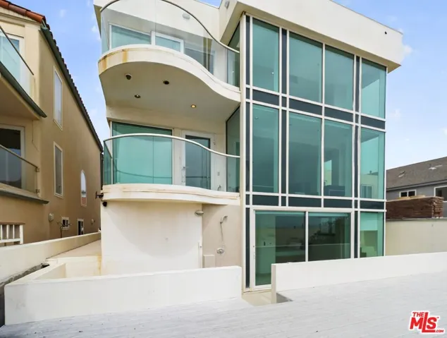 4015 Ocean Drive, Oxnard, California 93035