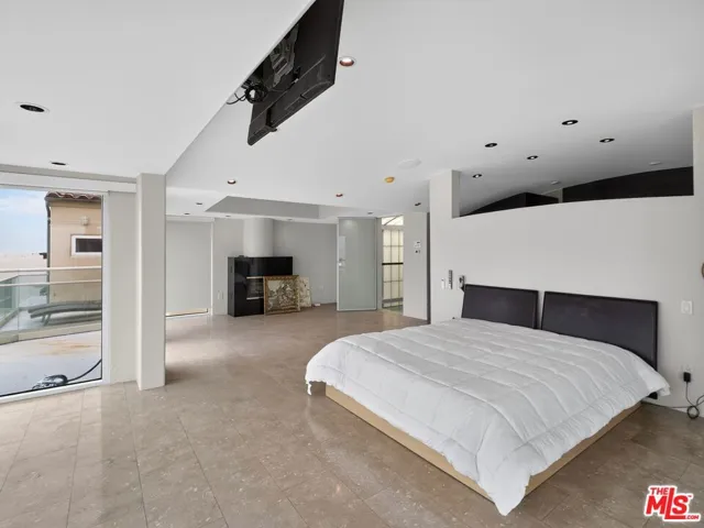 4015 Ocean Drive, Oxnard, California 93035