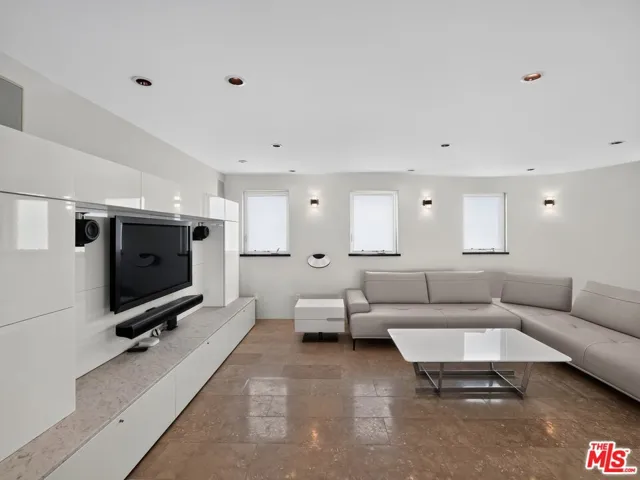 4015 Ocean Drive, Oxnard, California 93035