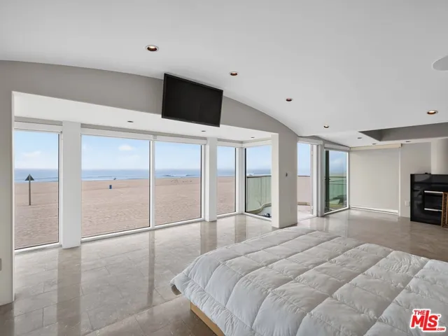 4015 Ocean Drive, Oxnard, California 93035