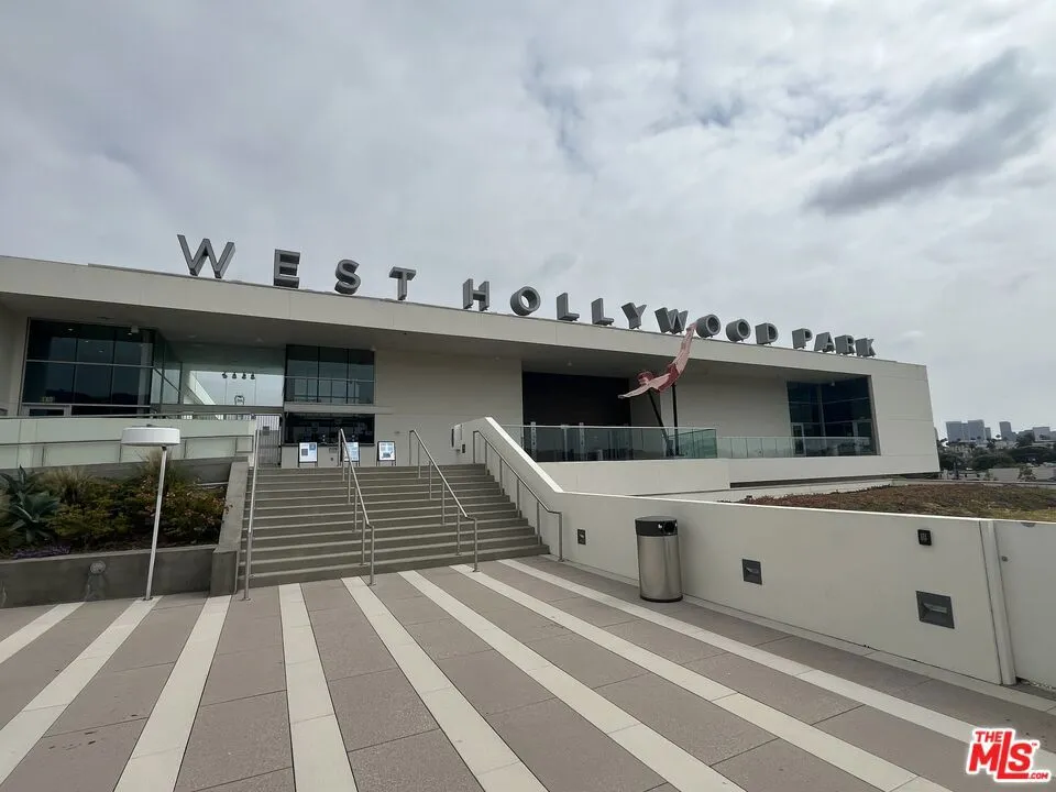 West Hollywood Park - 2 Blocks