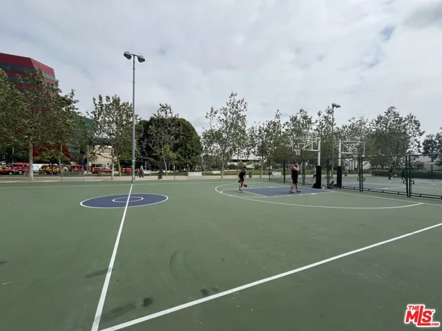 West Hollywood Park - 2 Blocks