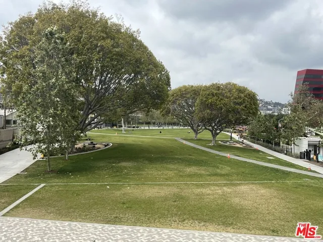 West Hollywood Park - 2 Blocks