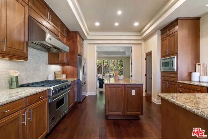 23963 De Ville Way, Malibu, California 90265