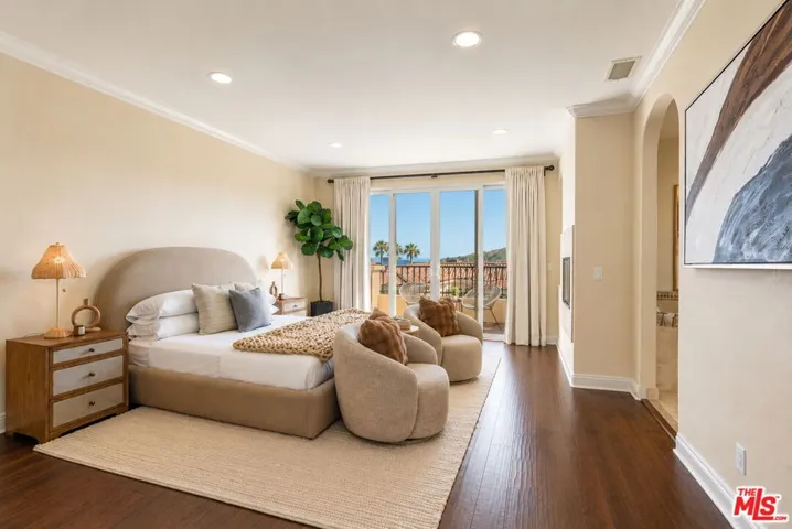 23963 De Ville Way, Malibu, California 90265