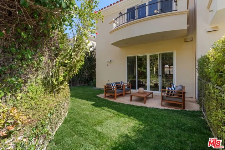 23963 De Ville Way, Malibu, California 90265
