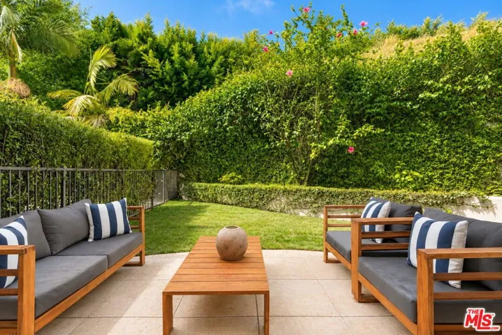 23963 De Ville Way, Malibu, California 90265