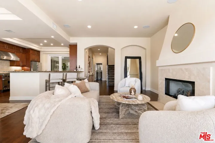 23963 De Ville Way, Malibu, California 90265