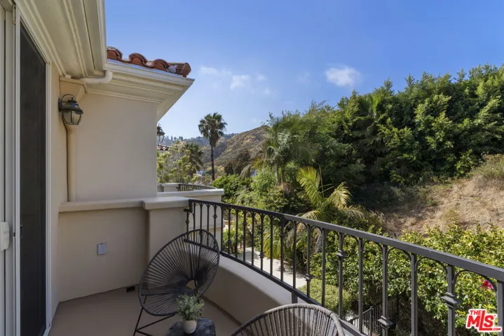 23963 De Ville Way, Malibu, California 90265