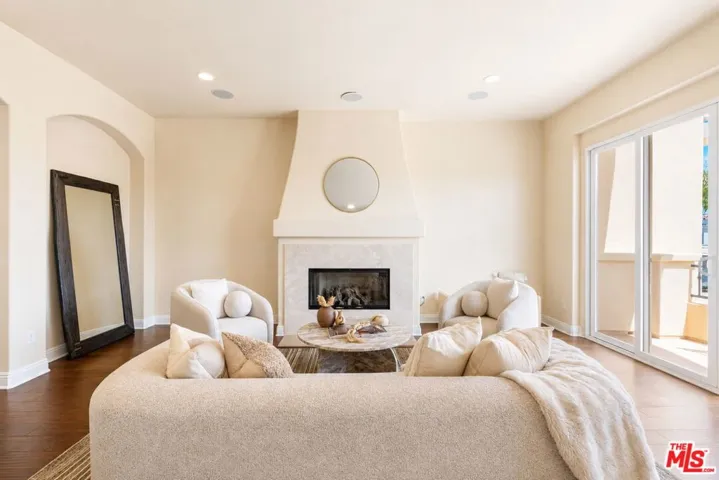 23963 De Ville Way, Malibu, California 90265