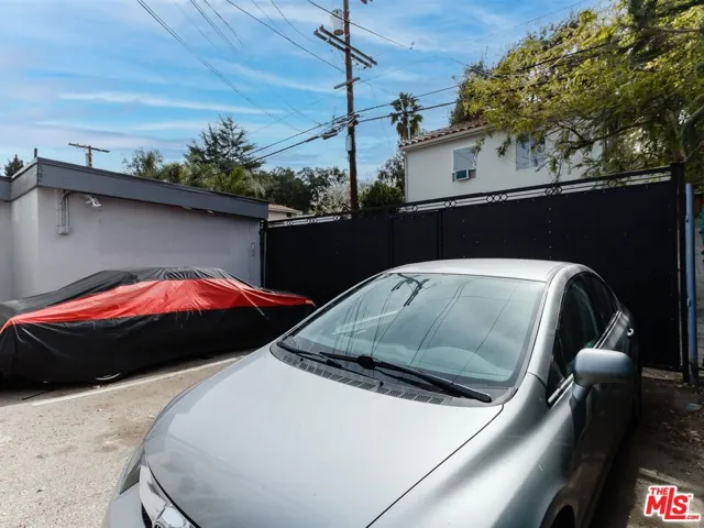 11472 Ventura B, Studio City, California 91604