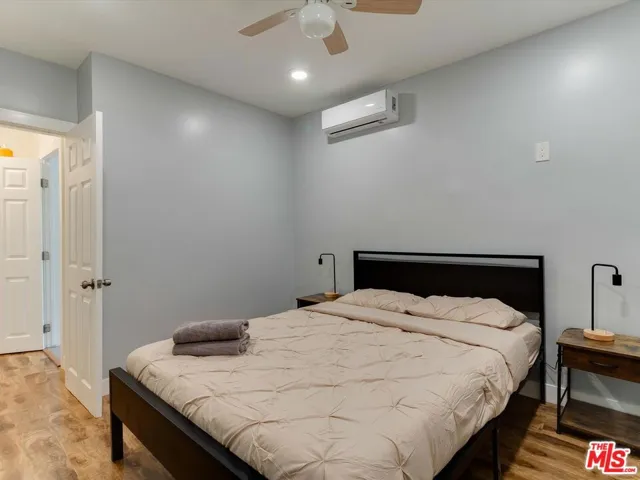 11472 Ventura B, Studio City, California 91604