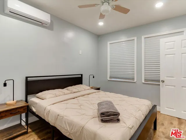 11472 Ventura B, Studio City, California 91604