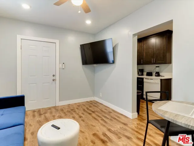 11472 Ventura B, Studio City, California 91604