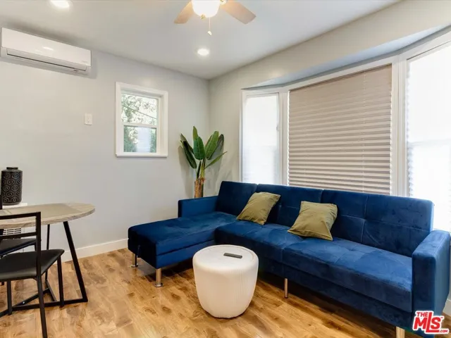 11472 Ventura B, Studio City, California 91604