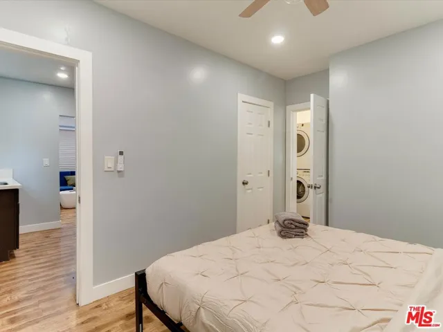 11472 Ventura B, Studio City, California 91604