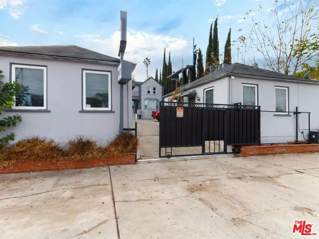 11472 Ventura B, Studio City, California 91604