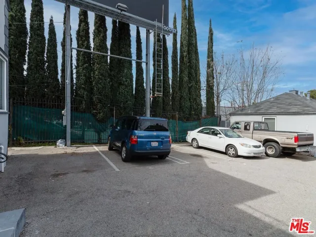 11472 Ventura B, Studio City, California 91604