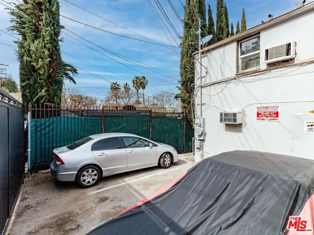 11472 Ventura B, Studio City, California 91604