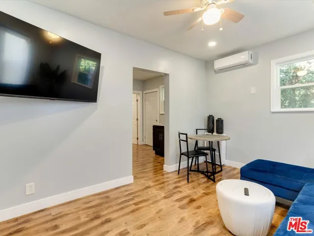 11472 Ventura B, Studio City, California 91604