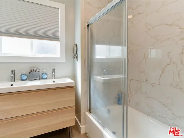 11472 Ventura B, Studio City, California 91604
