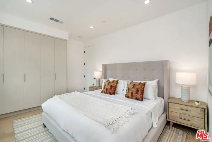 4326 Serene Place 4, Studio City, California 91604