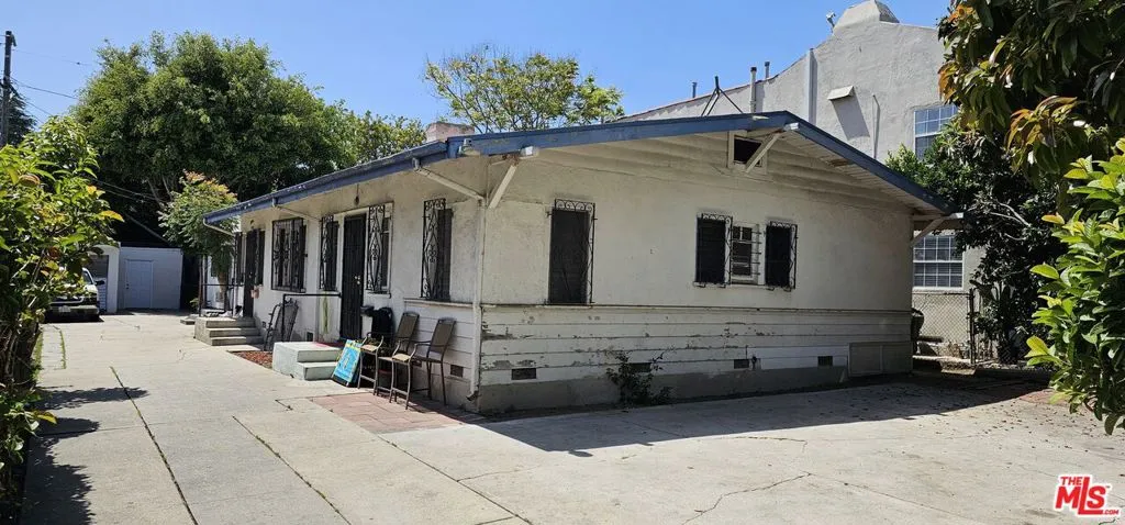 1243 N Beachwood Drive, Los Angeles, California 90038