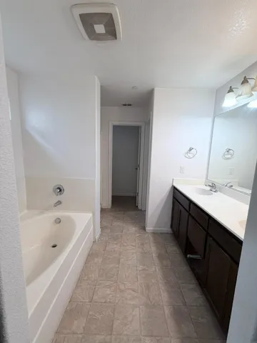 243 Sunburst Street, Los Banos, California 93635